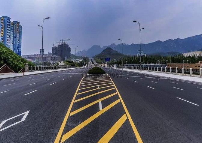 鎮(zhèn)江道路劃線，鎮(zhèn)江道路劃線施工單位？飛揚市政專業(yè)可靠！