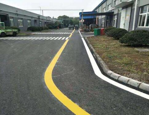 廠區(qū)道路劃線作用是什么，廠區(qū)道路劃線找誰？飛揚市政口碑好