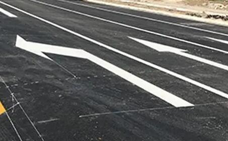 蘇州小區(qū)瀝青道路劃線用什么樣的材料？