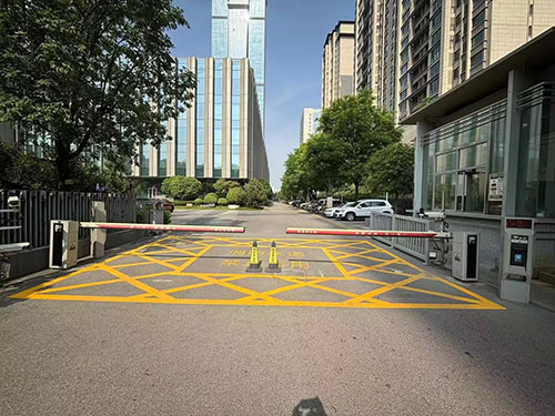 車(chē)位劃線(xiàn)人員需要什么證件？ 確保安全有序停車(chē)的重要保障