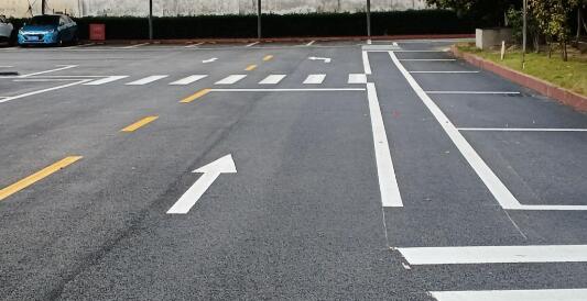 蘇州廠區(qū)劃線解讀，100個小車位需要多少桶油漆？