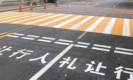 廠區(qū)停車位劃線施工找哪家？專業(yè)團(tuán)隊(duì)為您排憂解難