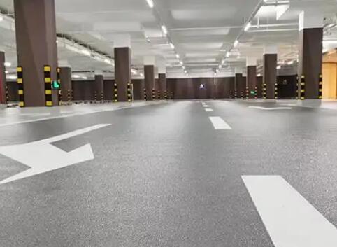 工廠(chǎng)磨石地坪施工難題不用愁，專(zhuān)業(yè)設(shè)備團(tuán)隊(duì)來(lái)解憂(yōu)